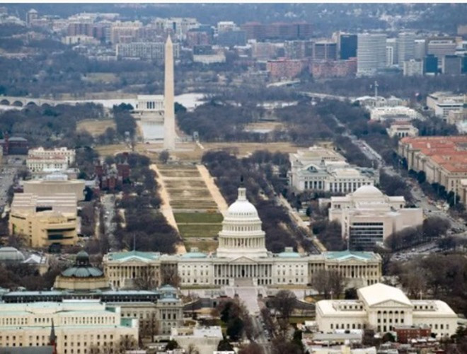 Washington, Mỹ. Thủ đô Washington của Mỹ cũng đang bị chìm, với dự báo chìm hơn 15cm trong 100 năm tới. Một tảng băng lớn đã đẩy đất dưới vịnh Chesapeake lên, nhưng khi băng tan, khu vực này đang chìm dần xuống.