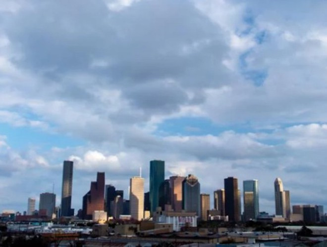 New Orleans, Mỹ. Khi bão Katrina tấn công thành phố này vào năm 2005, một nửa thành phố đã chìm xuống. Nước biển dâng cao, lại được xây dựng trên nền đất không ổn định, New Orleans đang bị hạ thấp với tỷ lệ 1 cm mỗi năm.