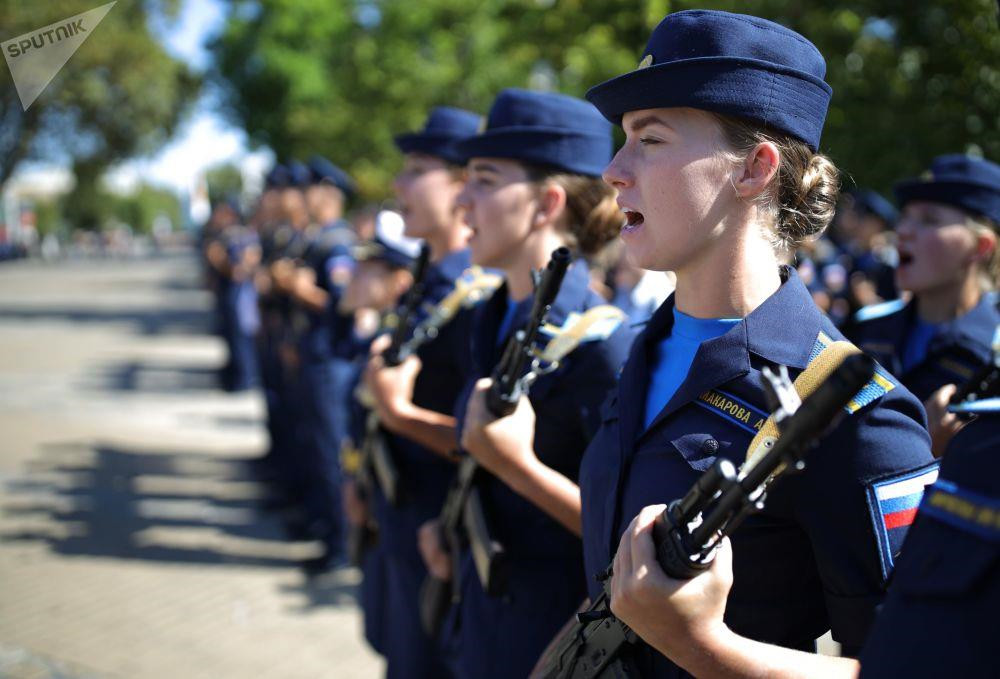 Theo trang web của Trường Không Quân Krasnodar trên Facebook, từ năm 1961-1991, Liên Xô cũng đã đào tạo hơn 1.700 học viên Việt Nam.