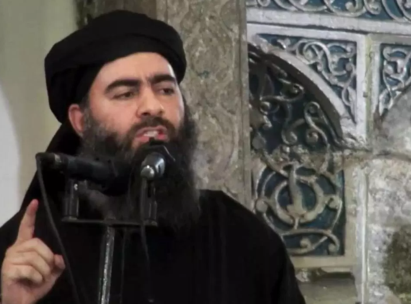 Trong đoạn băng dài 30 phút, tên al-Baghdadi đã kêu gọi các tay súng thánh chiến "giữ vững lòng tin, tiếp tục phản kháng và chiến đấu trong 5 năm". Ảnh: The Sun.