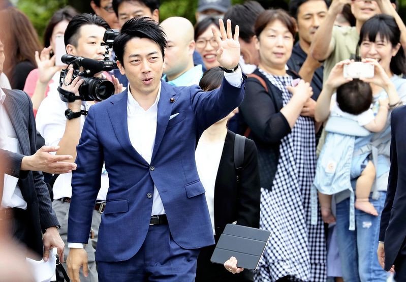 Trong cuộc họp báo đầu tiên sau khi được bổ nhiệm, tân Bộ trưởng Môi trường Nhật Bản Shinjiro Koizumi đã đề xuất đóng cửa các lò phản ứng hạt nhân để tránh lặp lại thảm họa Fukushima năm 2011. Ảnh: JN.