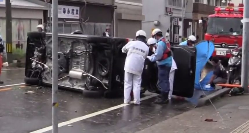 Nhà ga Nobeoka cũng trải qua sự cố mất điện. Dự báo, đến 18h chiều ngày 23/9, lượng mưa đo được tại Shikoku lên tới 300 mm, ở Tokai là 200 mm và ở bắc Kyushu là 180 mm. Ảnh: Phys.