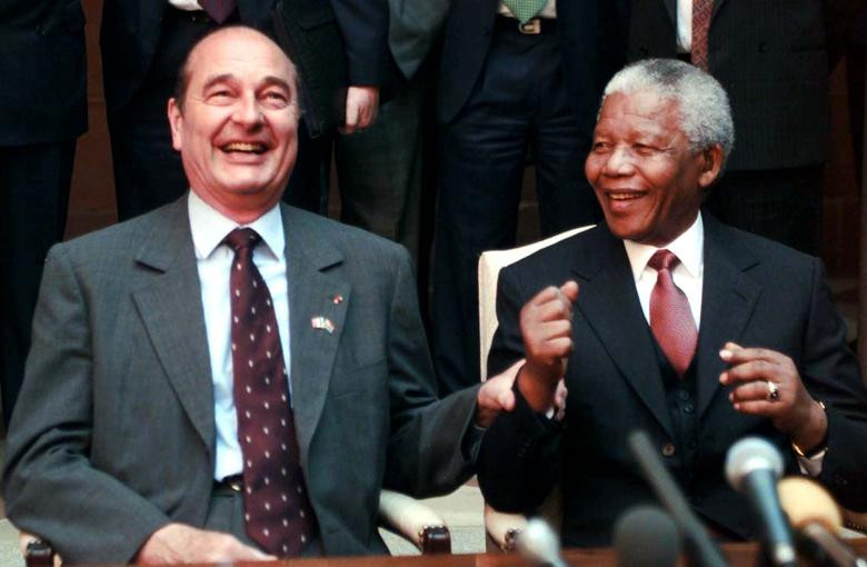 Cựu Tổng thống Pháp Jacques Chirac được ghi nhận là một trong những chính trị gia có sự nghiệp chính trị liên tục dài nhất ở châu Âu, với hai nhiệm kỳ tổng thống, hai nhiệm kỳ Thủ tướng và 18 năm làm Thị trưởng Paris.
