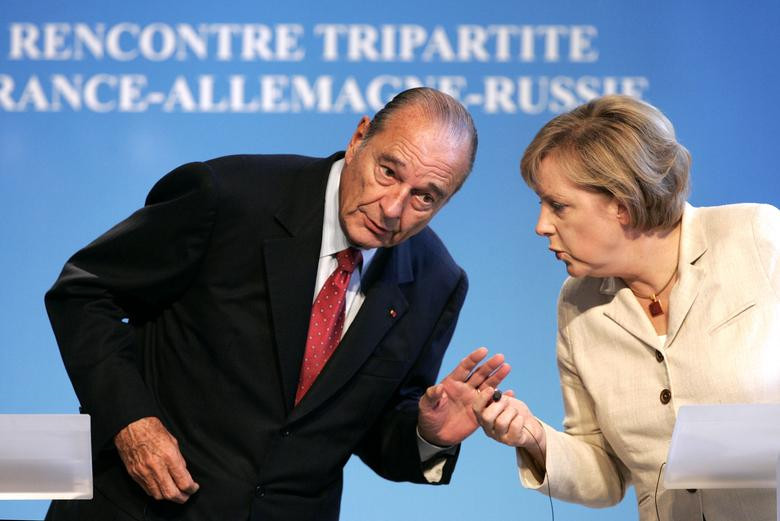 Cố Tổng thống Pháp Jacques Chirac sinh ngày 29/11/1932 tại thủ đô Paris. Ông tốt nghiệp Học viện nghiên cứu chính trị Paris, Đại học Harvard và Trường Học viện Hành chính Quốc gia Pháp (ENA).