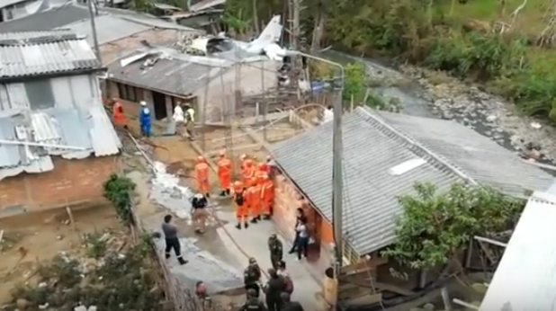 Ngay sau khi vụ tai nạn xảy ra, lực lượng cứu hộ, y tế đã mau chóng được điều động tới hiện trường để hỗ trợ những người bị ảnh hưởng. Nạn nhân bị thương ngay lập tức được đưa tới bệnh viện điều trị. Ảnh chụp màn hình.