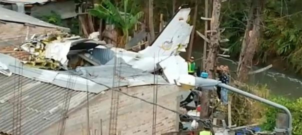 "Tổng cộng 9 người có mặt trên máy bay, trong đó 7 người đã thiệt mạng và hai người còn lại bị thương nặng", Juan Carlos Ganan, chỉ huy lực lượng cứu hỏa trong khu vực này, cho hay. Ảnh: 92News.