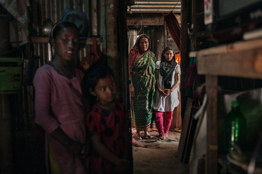 Anh cho biết cũng gặp một số trẻ em nam làm công việc tương tự, nhưng không phổ biến như trẻ em nữ. Nghiên cứu của Đại học Dhaka cũng cho thấy phần lớn người giúp việc chưa đến tuổi lao động đều là nữ.