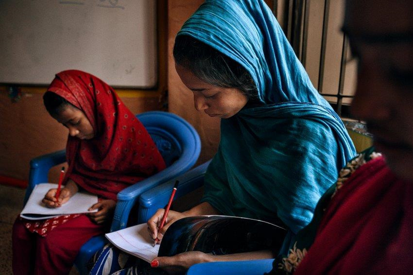 Ngoài ra, một số tổ chức còn mở lớp học cho các trẻ em này học tập và vui chơi cùng nhau. *) Title do Kiến Thức biên tập lại Mời độc giả xem thêm video: Tổ chức lao động quốc tế kêu gọi ngăn chặn tình trạng sử dụng lao động trẻ em (Nguồn: VTC14)