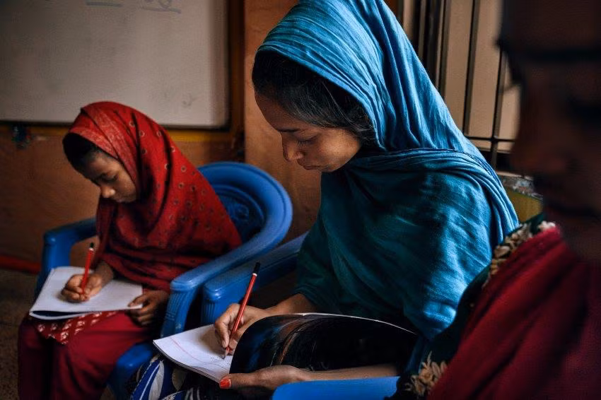 Ngoài ra, một số tổ chức còn mở lớp học cho các trẻ em này học tập và vui chơi cùng nhau. *) Title do Kiến Thức biên tập lại Mời độc giả xem thêm video: Tổ chức lao động quốc tế kêu gọi ngăn chặn tình trạng sử dụng lao động trẻ em (Nguồn: VTC14)