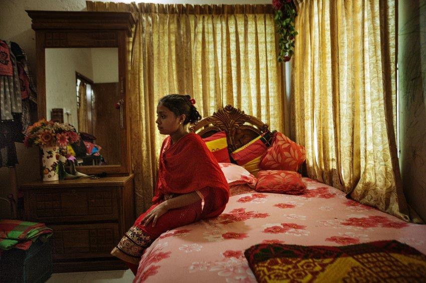 Năm 2013, các nhà nghiên cứu từ Đại học Dhaka điều tra thực trạng trẻ em đi làm người giúp việc tại Bangladesh. Họ phát hiện ra rằng 75% trẻ em phải làm việc mỗi ngày. Chỉ khoảng 1/4 trẻ em có phòng riêng, còn lại hầu hết phải ngủ ở phòng khách, bếp hay thậm chí là ngoài hiên.