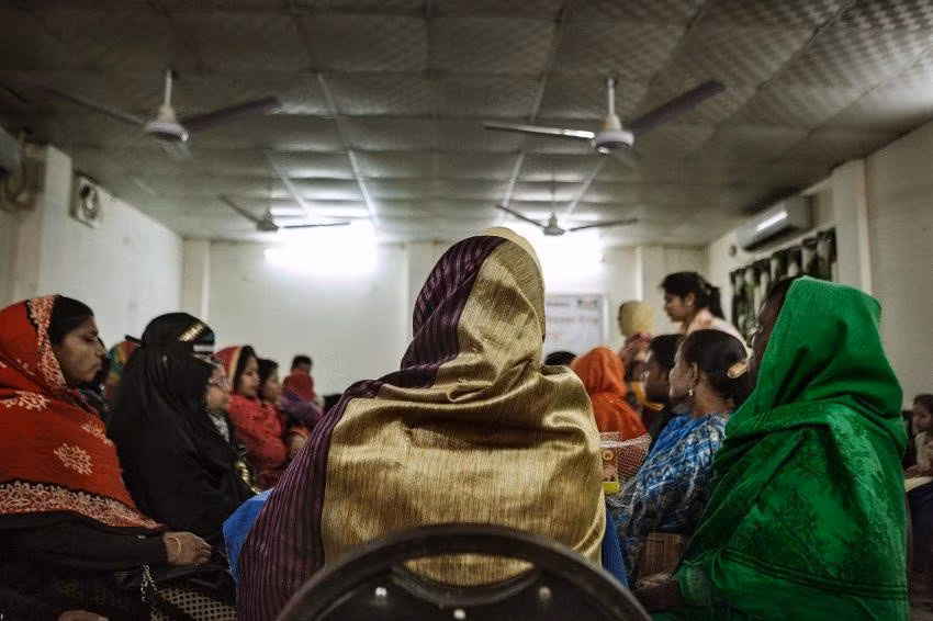 Tuy nhiên, Giannattasio cũng ghi nhận một số tổ chức phi chính phủ đang nỗ lực cải thiện tình hình. Họ đang thuyết phục các chủ hộ gia đình đối xử tốt hơn với lao động trẻ em.