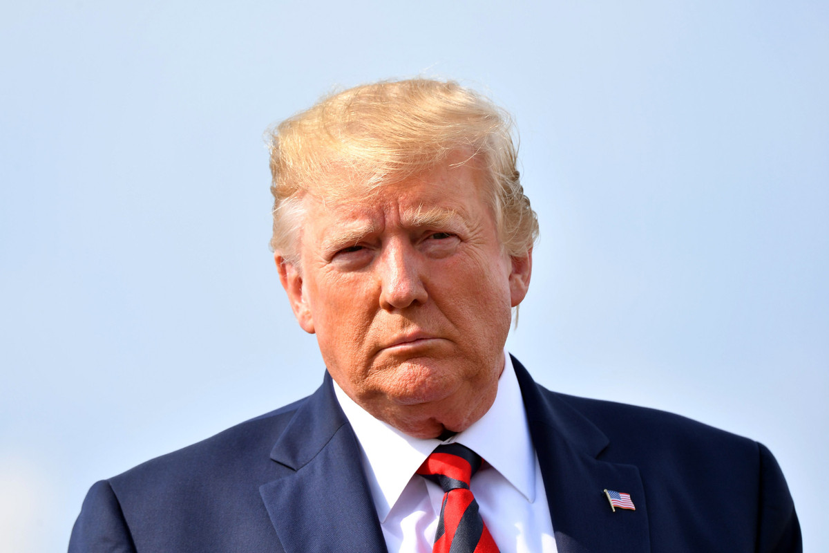 Tổng thống có quyền đưa ra nhân chứng và biện hộ cho những sai phạm của mình. Sau đó, Thượng viện Mỹ sẽ tiến hành bỏ phiếu kín. Theo quy định của Hiến pháp Mỹ, quyết định phế truất (Tổng thống) chỉ có hiệu lực khi nhận được sự đồng ý của 2/3 Thượng nghị sĩ. Ảnh: People.