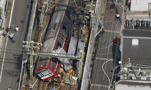 Tokyo: Tau hoa tong xe tai, nhieu nguoi bi thuong