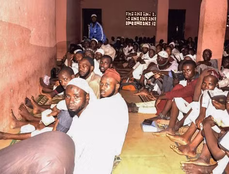 Hai hung “can nha dia nguc” giam cam 400 nam sinh o Nigeria-Hinh-4