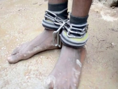 Hãi hùng “căn nhà địa ngục” giam cầm 400 nam sinh ở Nigeria - Hình 16 Hai hung “can nha dia nguc” giam cam 400 nam sinh o Nigeria-Hinh-16