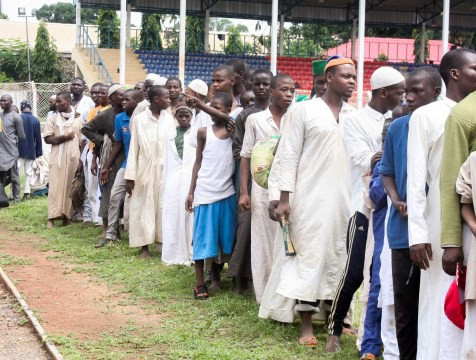 Hãi hùng “căn nhà địa ngục” giam cầm 400 nam sinh ở Nigeria - Hình 2 Hai hung “can nha dia nguc” giam cam 400 nam sinh o Nigeria-Hinh-2