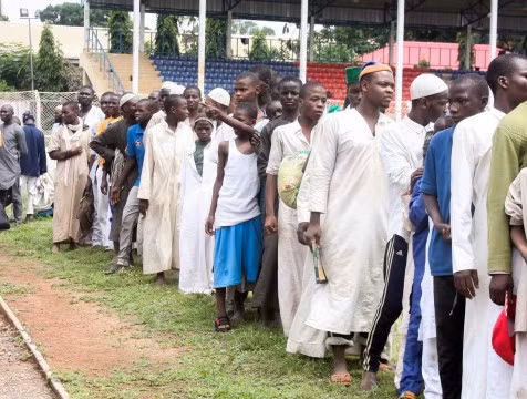 Hai hung “can nha dia nguc” giam cam 400 nam sinh o Nigeria-Hinh-2