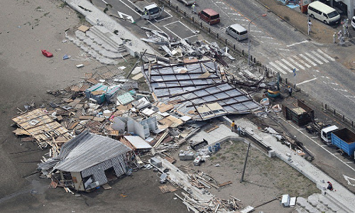 Theo Mainichi, siêu bão Faxai là một trong những cơn bão mạnh nhất đổ bộ vào khu vực Kanto, miền Đông Nhật Bản. Bão đã đổ bộ vào đảo Kozu và thành phố Chiba với sức gió lên tới 209 km/h và 207 km/h hôm 9/9. Ảnh: Mainichi.
