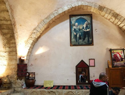 Còn đây là Samaritan Hammam, nhà tắm Thổ Nhĩ Kỳ duy nhất ở Gaza, được phục hồi vào năm 1320. Khu này có giờ riêng biệt dành cho nam và nữ, khách hàng có thể thư giãn trên một phiến đá cẩm thạch nóng và được massage bằng dầu ôliu.