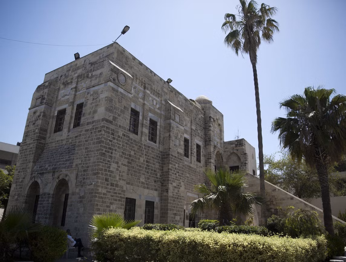 Di tích nhắc nhở về quá khứ huy hoàng của Gaza chính là Cung điện Pasha, được một vị vua Mamluk xây dựng vào thế kỷ 13 và hoàn thành trong thời kỳ Ottoman.