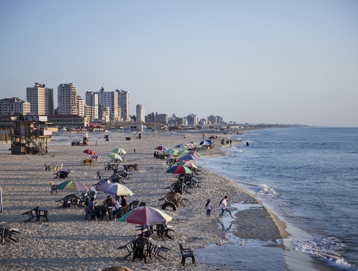 Israel cho phép nhân viên cứu trợ quốc tế, nhà báo và nhà ngoại giao vào Gaza, nhưng khách du lịch bị cấm. “Ngay cả khi khách du lịch có thể vào Gaza, chúng tôi cũng khuyến cáo không nên”, trang web của công ty hướng dẫn du lịch uy tín Lonely Planet khuyên.