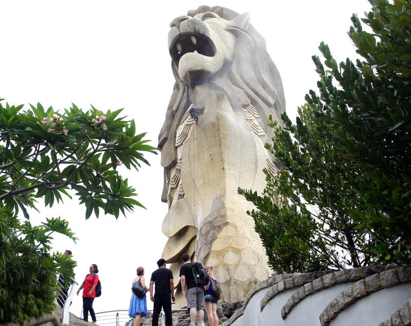 Được biết, có khoảng 7 địa điểm tham quan trưng bày tượng Merlion trên khắp đất nước Singapore. Tuy nhiên, bức tượng Merlion ở công viên Sentosa là to lớn nhất với chiều cao lên đến 37 mét. Ảnh: ST.