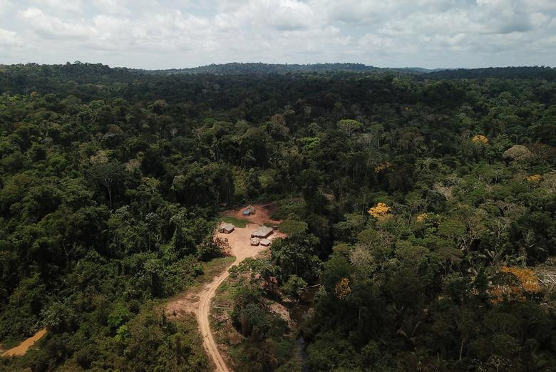Ngôi làng Arado, nơi sinh sống của bộ lạc Arara gần Altamira, bang Para, nhìn từ trên cao hôm 9/9.