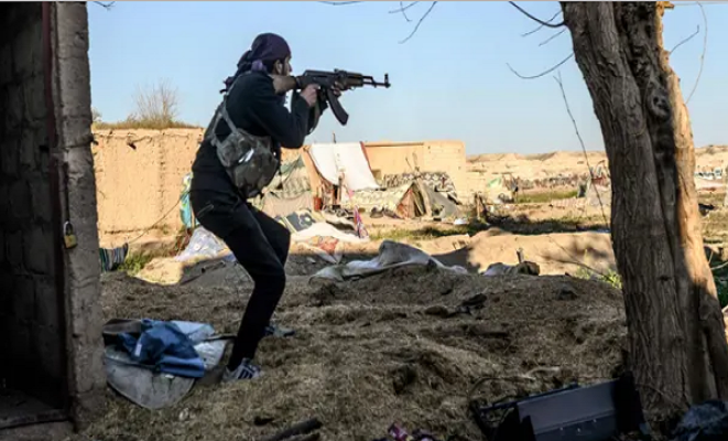 Cuối tuần qua, Lữ đoàn Al-Baqir đã công bố một đoạn video, trong đó một chỉ huy của nhóm này tuyên bố sẽ đánh đuổi lực lượng SDF ra khỏi khu vực phía đông thung lũng sông Euphrates. Ảnh: Getty.