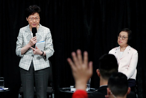 "Xã hội Hong Kong gặp phải hàng loạt các vấn đề kinh tế, xã hội và chính trị. Tôi hy vọng các hình thức đối thoại khác nhau có thể tạo ra nền tảng để chúng ta thảo luận", bà Lam nói với các phóng viên trong cuộc họp báo hôm 17/9.