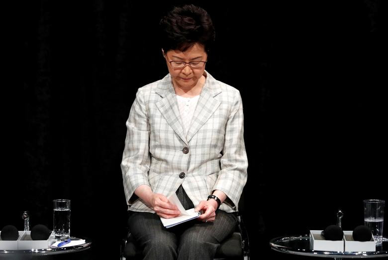 Ngày 26/9, Trưởng Đặc khu Hong Kong Lâm Trịnh Nguyệt Nga đã có cuộc đối thoại đầu tiên với đại diện của công chúng trong nỗ lực nhằm chấm dứt cuộc khủng hoảng chính trị kéo dài gần 4 tháng qua tại đặc khu này. (Nguồn ảnh: Reuters)