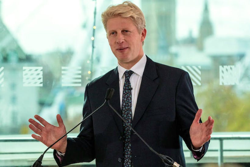 Về đời tư, ông Jo Johnson kết hôn với bà Amelia Gentleman, một phóng viên của The Guardian, vào năm 2005. Họ có hai người con và đang sinh sống ở London. Ảnh: Spectator.