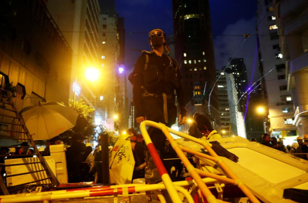 Đường phố Hong Kong ngổn ngang hôm 31/8.