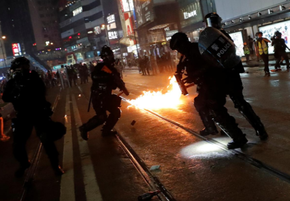 Cảnh sát Hong Kong đã lên án mạnh mẽ các hành động bạo lực của những người biểu tình hôm 31/8.