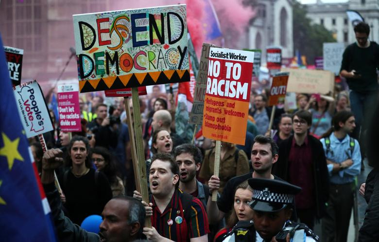 Brexit: Dan Anh bieu tinh, Thu tuong Boris that bai “cay dang“