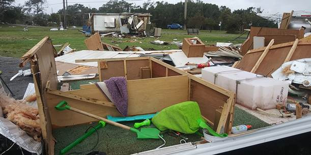 Được biết, nhiều trường học ở Carolina vẫn phải đóng cửa trong ngày mai 7/9 do ảnh hưởng của bão.