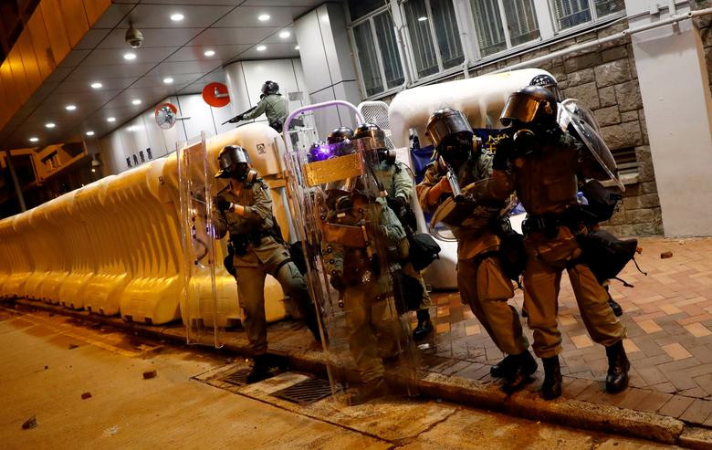 Tuy nhiên, vài ngày sau khi bà Lâm Trịnh Nguyệt Nga tuyên bố chính thức rút lại dự luật dẫn độ, làn sóng biểu tình ở Hong Kong nhằm phản đối dự luật gây tranh cãi này vẫn chưa lắng xuống.