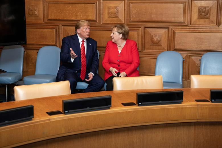 Tổng thống Trump trao đổi với Thủ tướng Đức Angela Merkel tại trụ sở Liên Hợp Quốc ở New York.