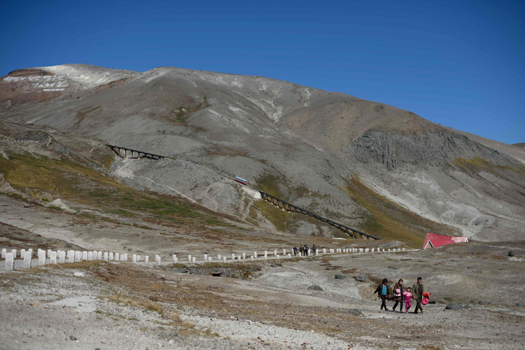 Rừng rậm bao quanh ngọn núi là căn cứ của quân đội Triều Tiên trong thời kỳ kháng Nhật (1910-1945) cũng như của binh sĩ miền Bắc bán đảo trong Chiến tranh Triều Tiên (1950-1953). Ảnh: AFP.
