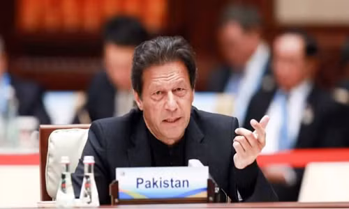 Trước khi bước vào sự nghiệp chính trị, ông Imran Khan từng là cầu thủ của đội tuyển cricket quốc gia Pakistan và cùng đội tuyển giành chức vô địch cricket thế giới vào năm 1992. Ngoài ra, ông còn tích cực tham gia các hoạt động từ thiện. Ảnh: BT. 