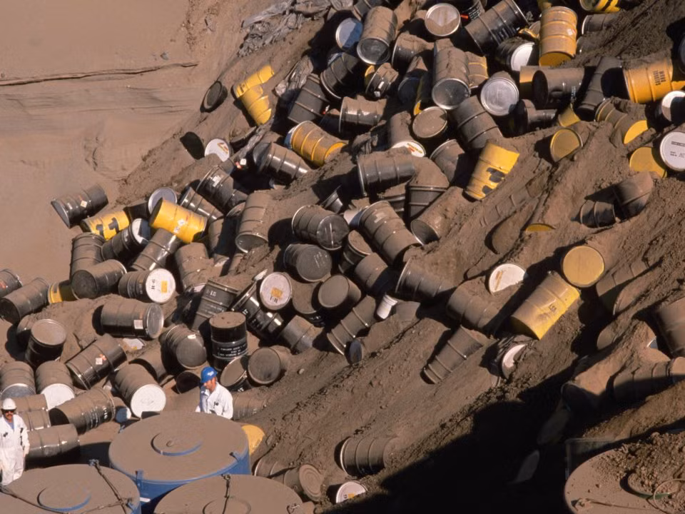 Tuy nhiên, việc sản xuất plutonium cũng khiến nước này phải trả giá. Ngay cả một lượng nhỏ plutonim cũng tạo ra lượng lớn chất thải ô nhiễm.