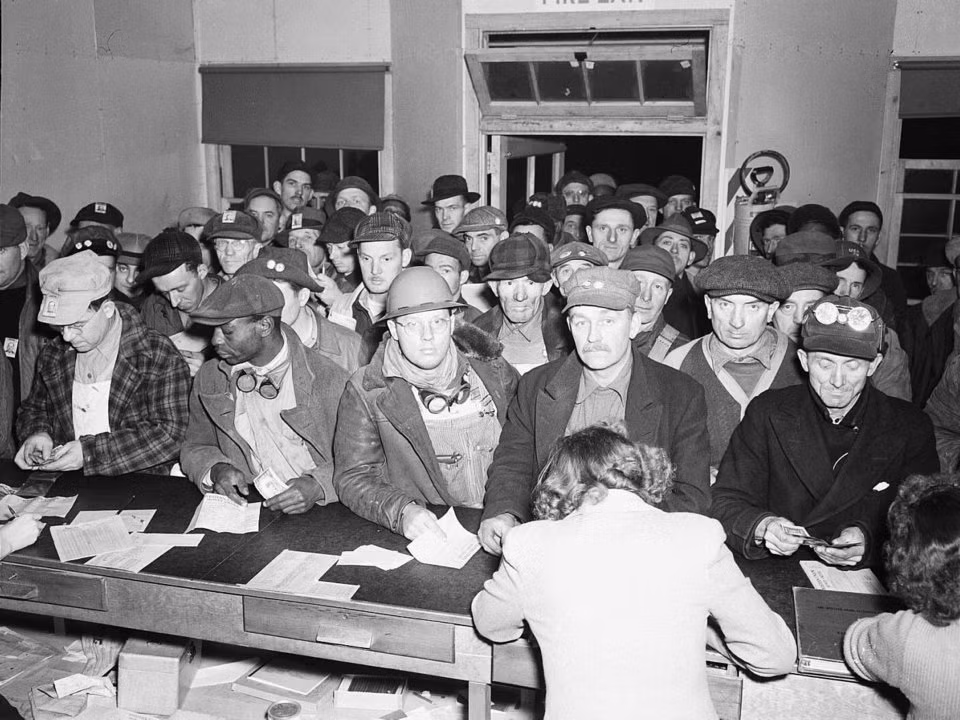 Lò phản ứng đầu tiên của Hanford được xây dựng trong vòng 11 tháng. Phần lớn công nhân khi đó không biết họ đang xây dựng cái gì...