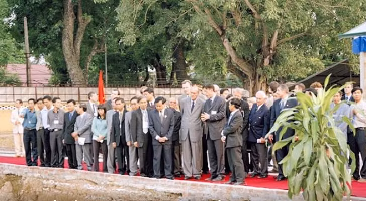 An tuong cuu Tong thong Phap Jacques Chirac tham Viet Nam-Hinh-13