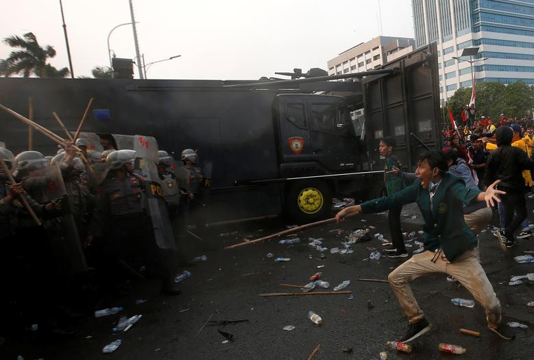 Những người biểu tình ở Indonesia cho rằng, dự luật mới về tham nhũng làm "tê liệt" cơ quan chống tham nhũng của nước này.