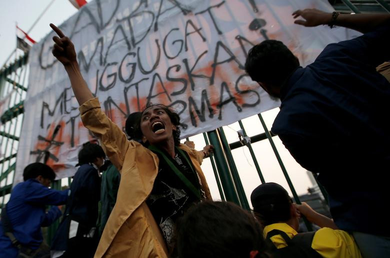 Ngoài ra, người biểu tình cũng kêu gọi Quốc hội trì hoãn bỏ phiếu về một số dự luật mới được đề xuất, gồm dự thảo Bộ luật hình sự, dự thảo luật đất đai và nhân lực.