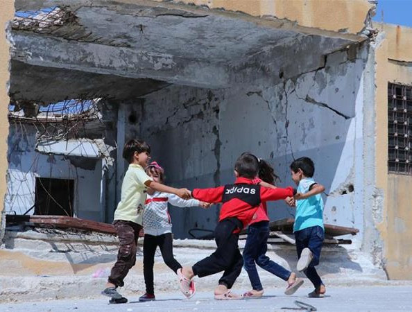 Theo Save The Children, các vụ bắn phá nặng nề kể từ cuối tháng 4/2019 đã làm hư hại hoặc ảnh hưởng đến 87 cơ sở giáo dục, trong khi hơn 200 cơ sở đang được sử dụng làm nơi trú ẩn cho phiến quân.