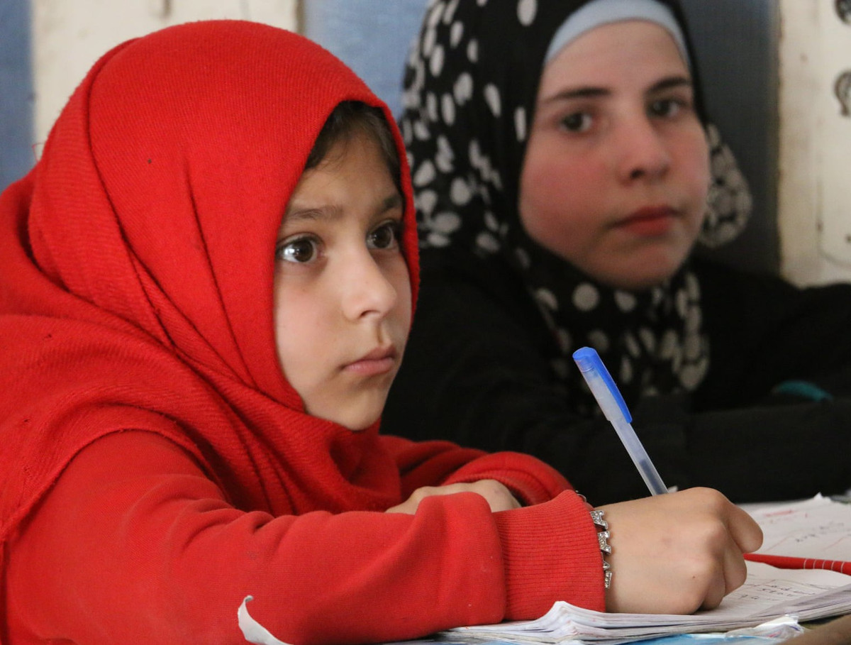 Thống kê cho thấy, ít nhất 1.000 dân thường đã thiệt mạng trong các cuộc không kích, trong đó có nhiều trẻ em.