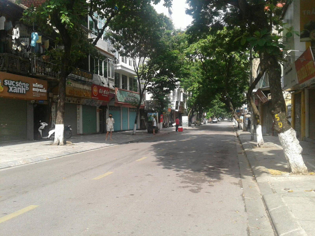 Người dân bên trong khu vực phong tỏa. 