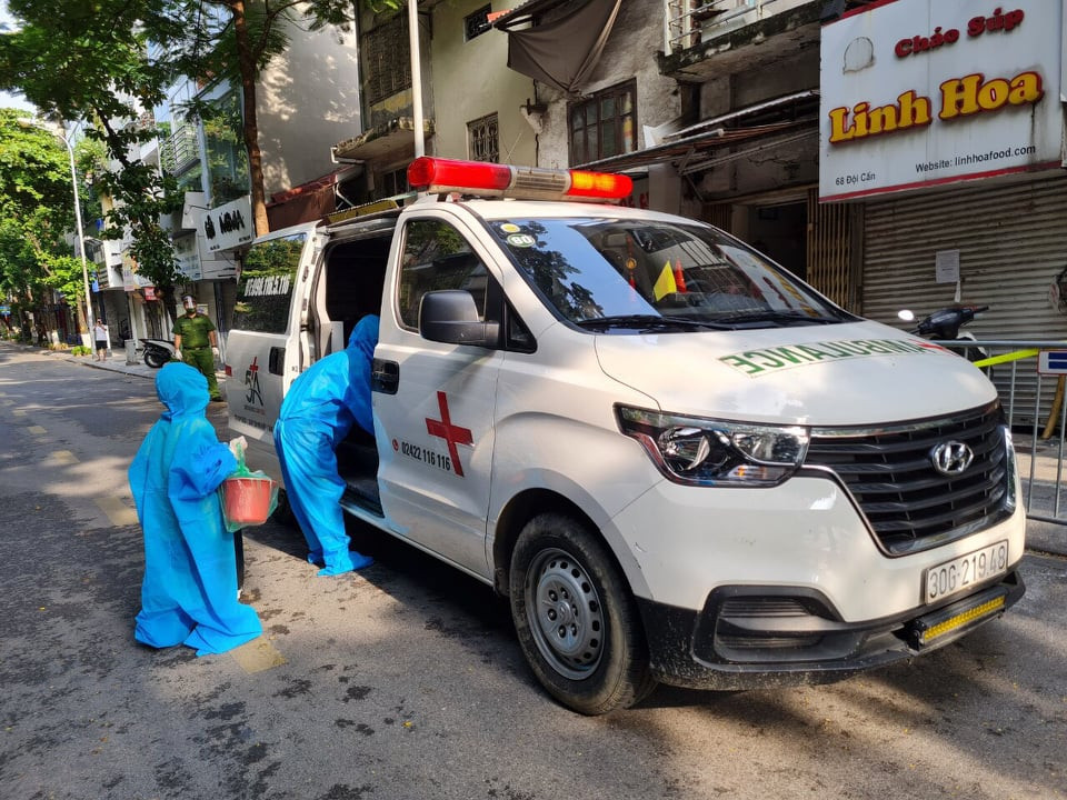 Hiện lưc lượng chức năng đang nhanh chóng cách ly, truy vết, xét nghiệm để khoanh vùng khu vực lây nhiễm.