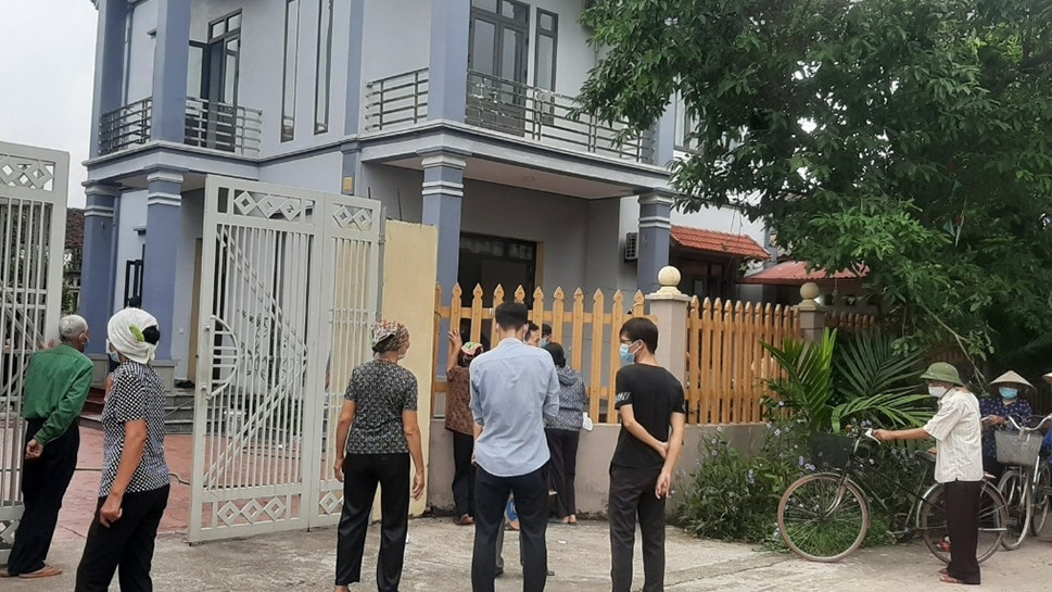 Theo cơ quan Công an đối tượng Nguyễn Hữu Phú bị bắt khi đang lẩn trốn ở dãy núi thuộc khu dốc Bụt, tiểu khu 5, thị trấn Nham Biền, huyện Yên Dũng (Bắc Giang) - cách nơi xảy ra án mạng khoảng 3km. 