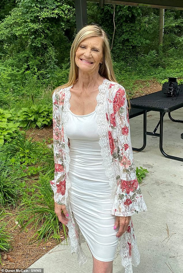 Cu ba 61 tuoi hen ho cung trai tre 24 tuoi “gay bao” mang-Hinh-3